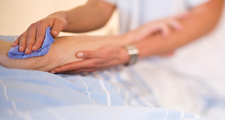 اهمیت بهداشت پوست و مراقبت روزانه از بدن بیمار